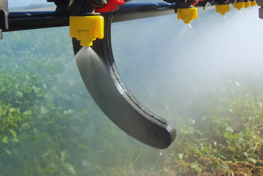 EVALUACIÓN. Se analizaron dos modelos de boquillas de abanico plano, en los modelos XR (rango extendido) y TTI (espejo inducidas por aire).