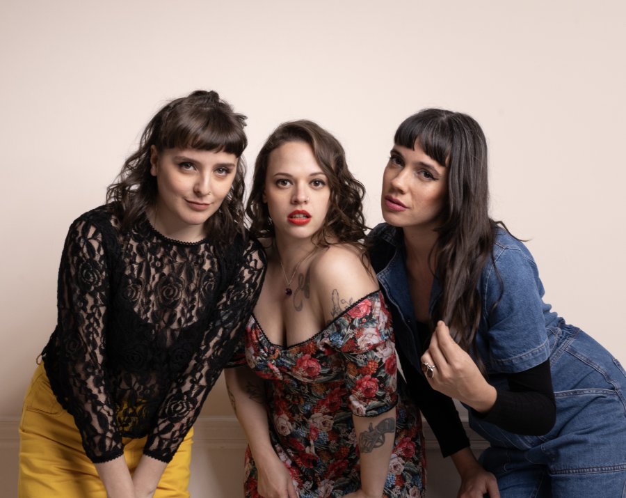MIAU TR&Iacute;O. Mariana Michi, Roc&iacute;o Iturralde y Roc&iacute;o Katz en escena.