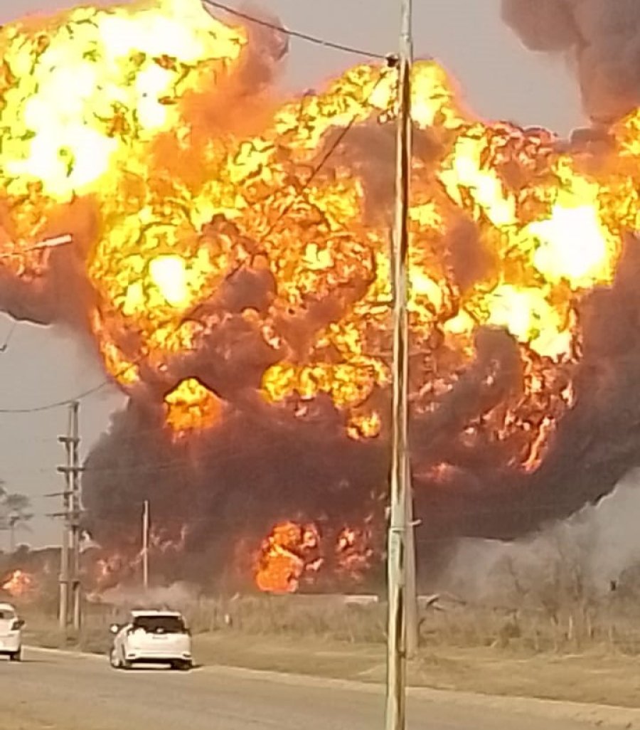 El fuego afectó una planta de almacenamiento de combustible de Lehmann.