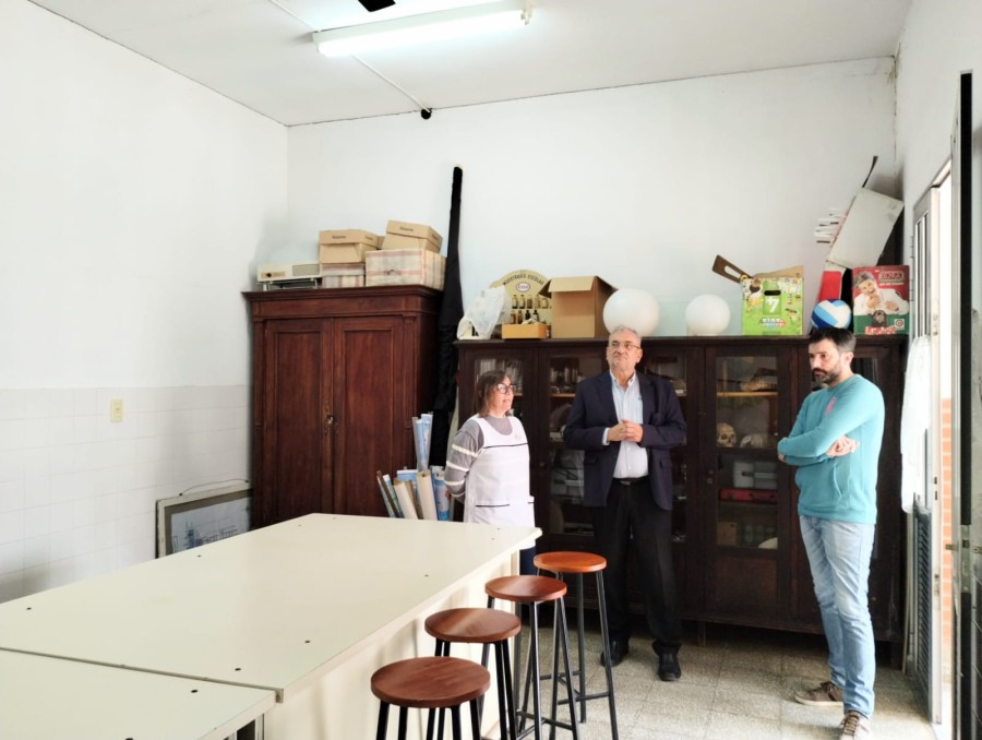 Recorrida observando las instalaciones escolares.