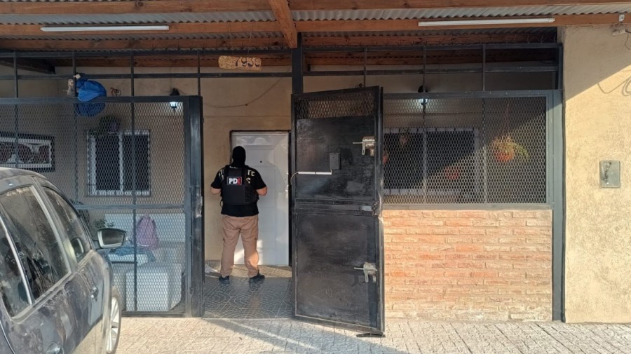 Los allanamientos los llevaron adelante de forma conjunta la PDI con las Tropas de Operaciones Especiales (TOE) de la Policía de Santa Fe y el Ministerio Público de la Acusación (MPA).