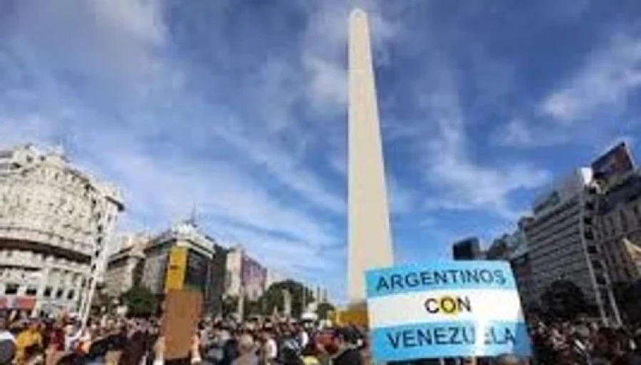 El Obelisco, esta vez colmado por venezolanos.