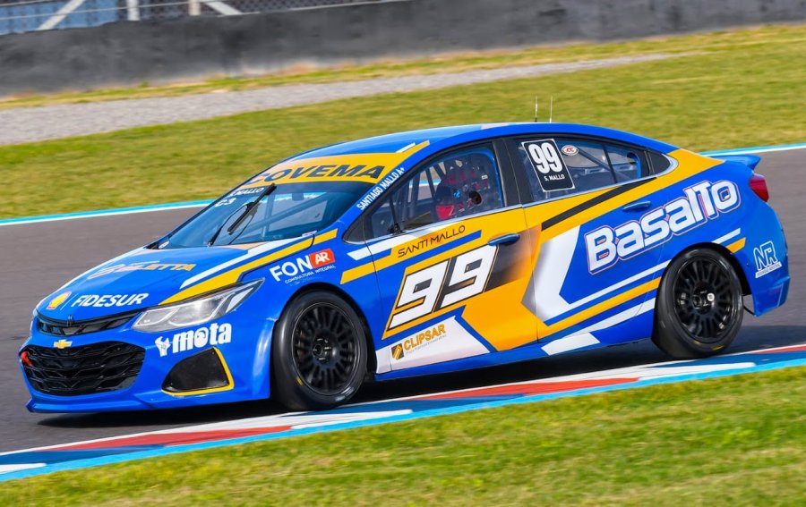 Santiago Mallo y el Chevrolet Cruz ganaron con el auto de seguridad en pista.