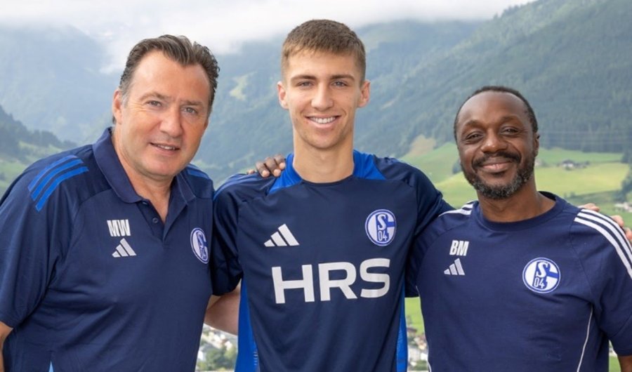 NUEVA ETAPA. El rafaelino (en el centro) cuando fue presentado por el equipo germano.