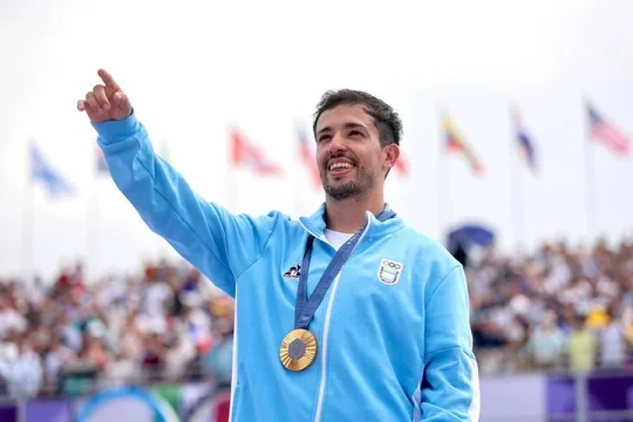 "Maligno" Torres con la medalla de oro.