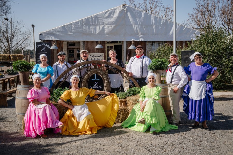 Una de las atracciones art&iacute;sticas que deleit&oacute; a los participantes.