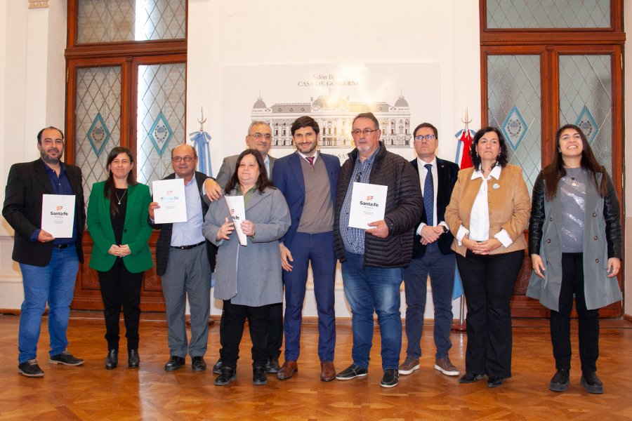 Representantes de nuestro Departamento y autoridades en el  reciente acto.