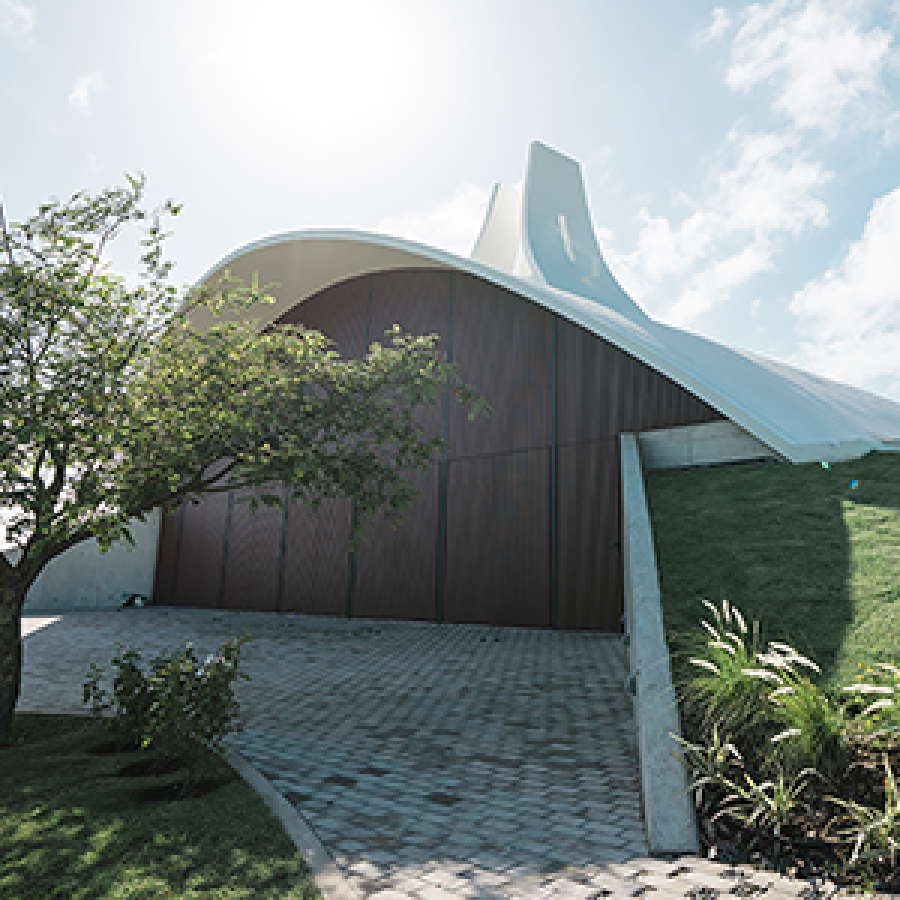 Fachada del edificio ubicado a la vera de la Ruta 34.