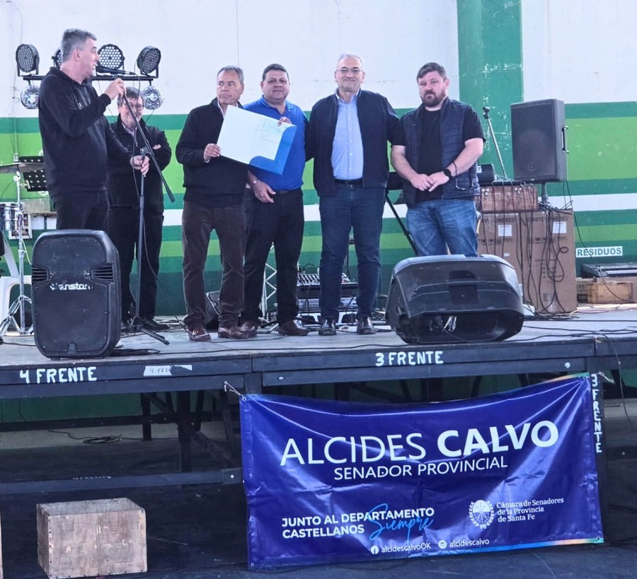 Alcides Calvo y Pablo Pinotti junto a los organizadores.