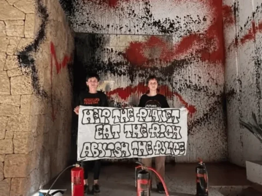 Los activistas que vandalizaron la casa de Messi.