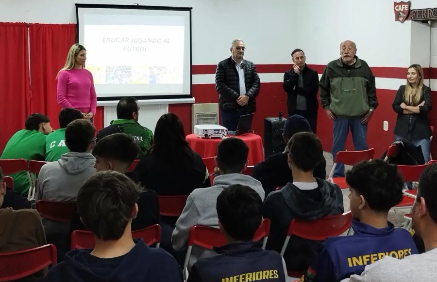 GISELA TRUCCO Y UNA NUEVA CHARLA DE 'EDUCAR JUGANDO AL FÚTBOL'