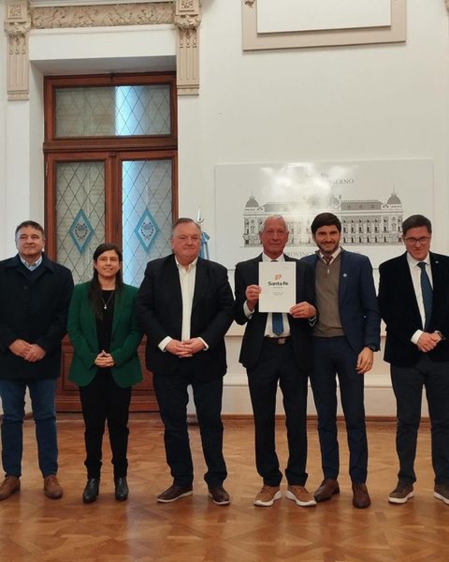 CONVENIO. Hugo Boscarol junto a autoridades.