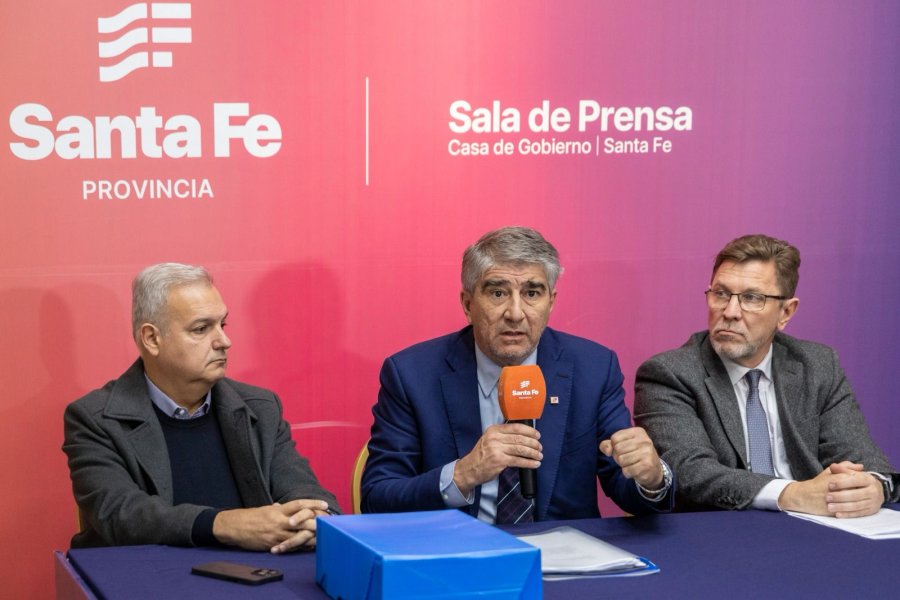 Pablo Far&iacute;as, Fabi&aacute;n Bastia y Rodrigo Borla en conferencia de prensa.