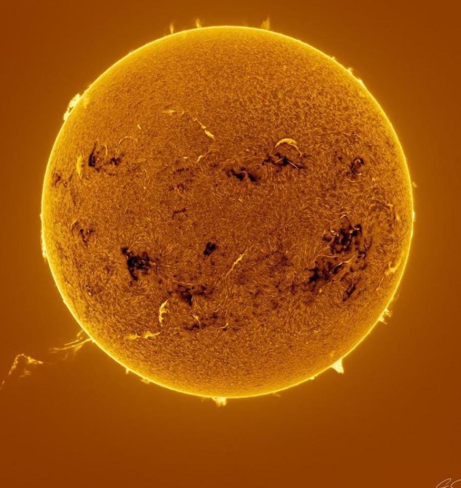 FOTOGRAF&Iacute;A SOLAR. Obtenida a trav&eacute;s de un telescopio.