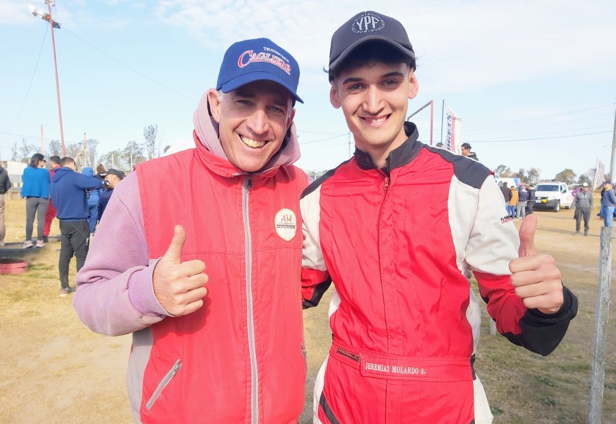 EN FAMILIA. El m&uacute;ltiple campe&oacute;n Cristian Molardo corre con su hijo Jerem&iacute;as.