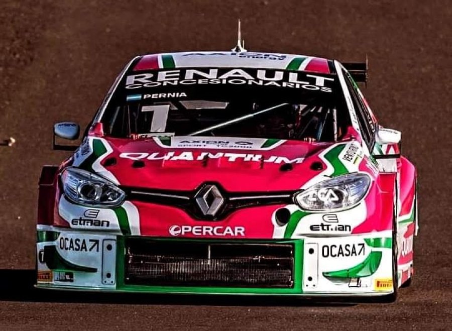 LEONEL PERN&Iacute;A. El campe&oacute;n encabeza las posiciones con el Renault Fluence.