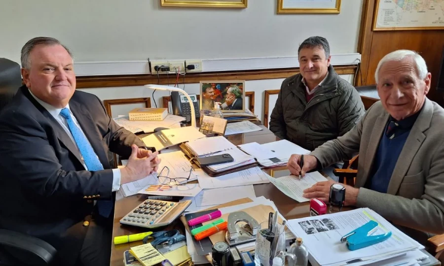 Felipe Michlig,Marcelo Gonz&aacute;lez y Hugo Boscarol durante el encuentro.