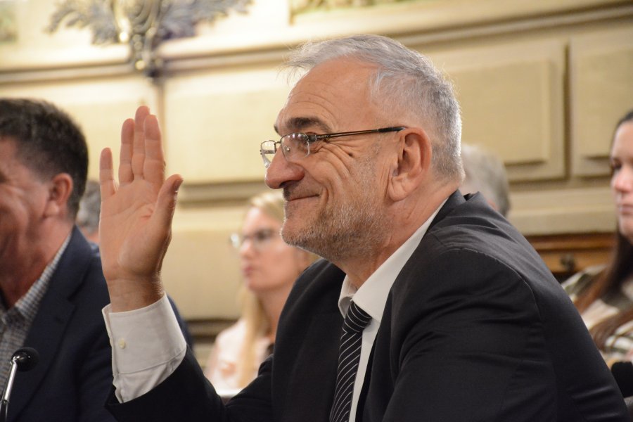 Alcides Calvo en su labor parlamentaria.