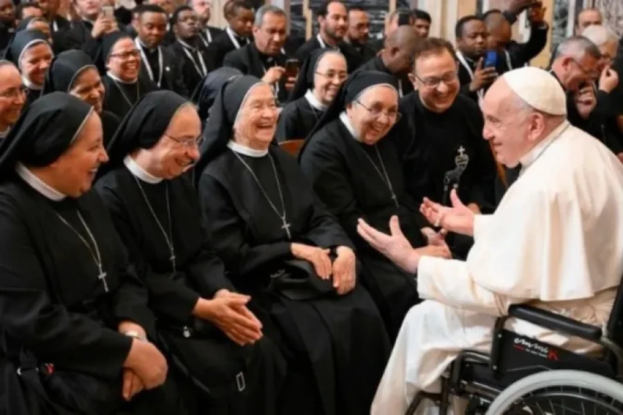 Francisco, hoy, en el Vaticano durante un encuentro con religiosos.