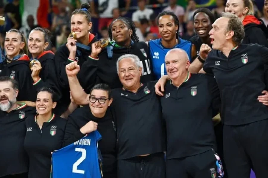 UN MAESTRO./ Julio Velasco guió al oro a la selección italiana de voley.