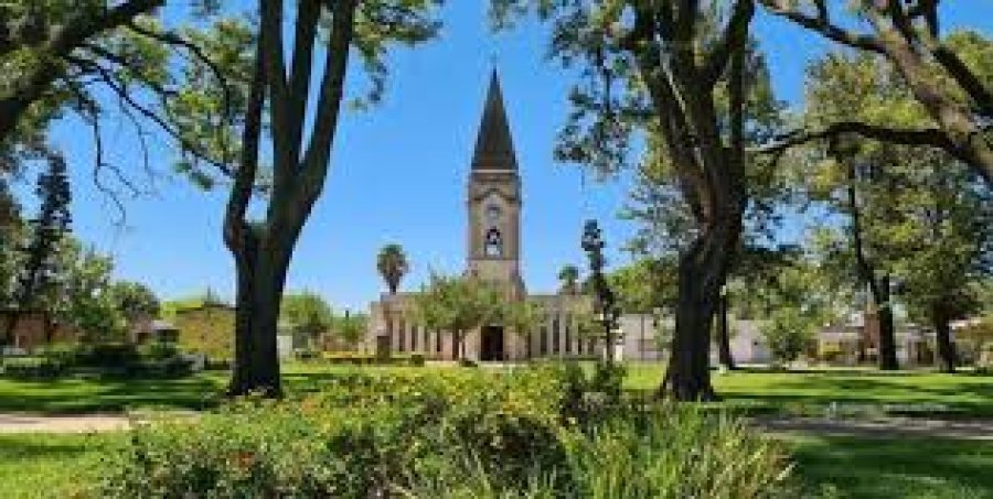 El templo parroquial clucellense.