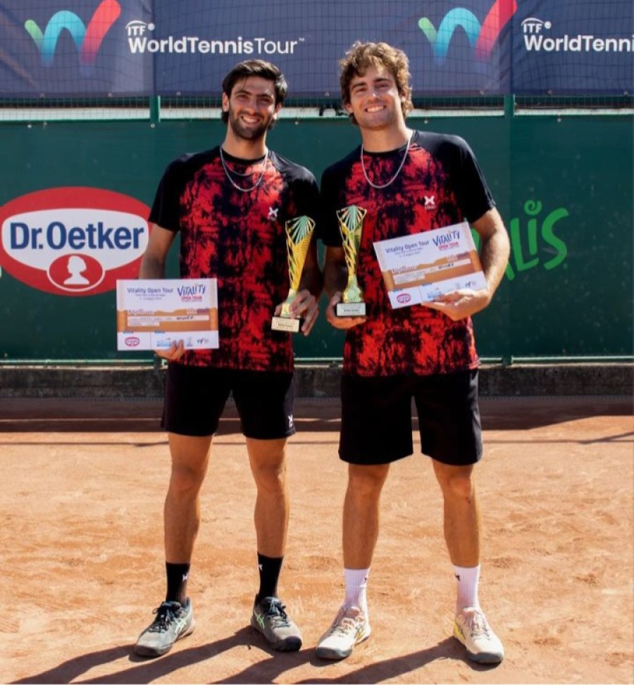 FELICES./ Basel y Ribero en Rumania.