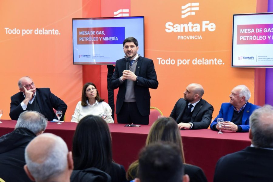 EN ROSARIO. El gobernador estuvo presente en la nueva reuni&oacute;n de la Mesa de Gas, Petr&oacute;leo y Miner&iacute;a.