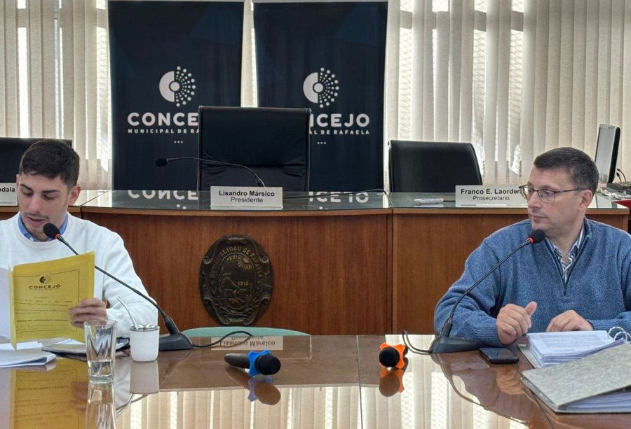 Nicol&aacute;s Abdala y Lisandro M&aacute;rsico durante la reuni&oacute;n de comisiones del Concejo.