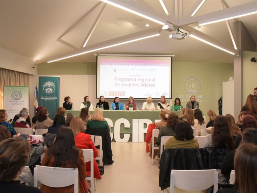 MUJERES LIDERES. La vicegobernadora de Santa Fe, Gisela Scaglia, encabez&oacute; la jornada que se llev&oacute; a cabo el viernes en el CCIRR.