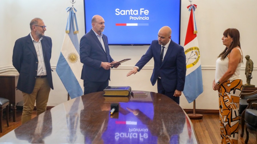 Brilloni jur&oacute; como ministro de Seguridad de Santa Fe el 8 de febrero de 2023 ante el entonces gobernador, Omar Perotti, y los ministros Marcos Corach y Celia Arena.