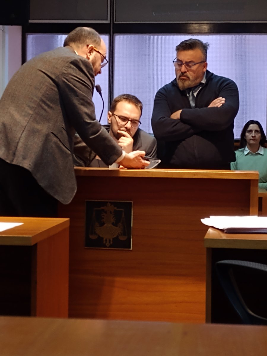 En un tramo de la audiencia el fiscal Loyola, exhibió ante el juez Stegmayer y la defensa del imputado los videos donde se observaba la mecánica del accidente.