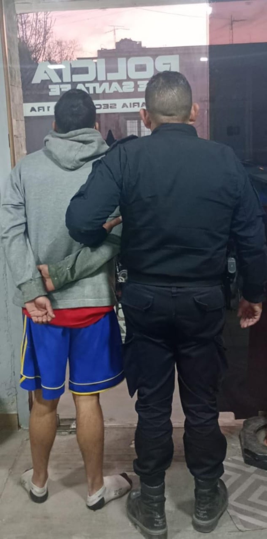 El autor del arrebato quedó alojado en sede de la Alcaidía de la UR V a disposición de la Justicia.