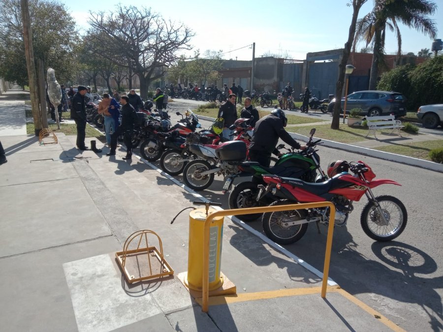 El grupo rafaelino recorri&oacute; la localidad.