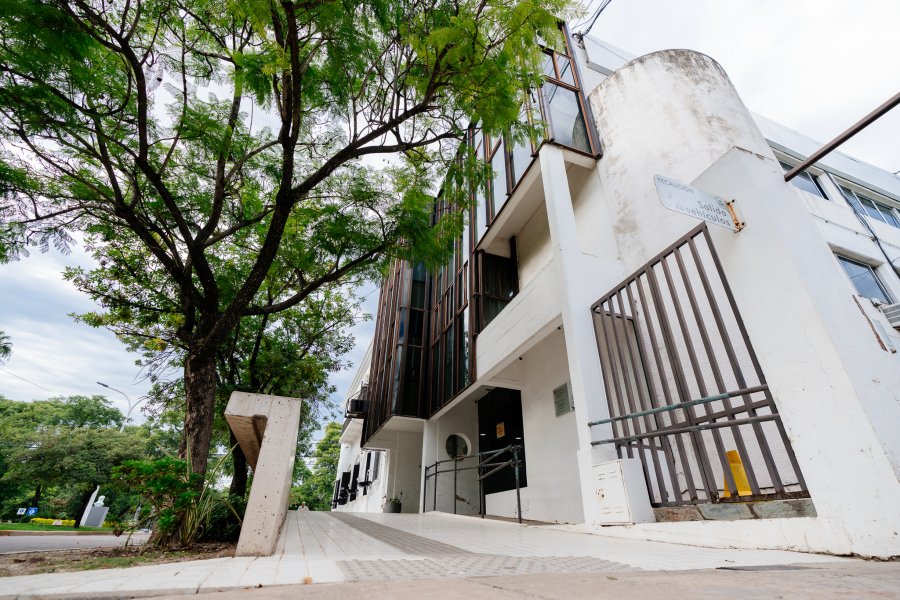 CONCEJO. Acceso al edificio municipal donde funciona el Concejo Municipal.