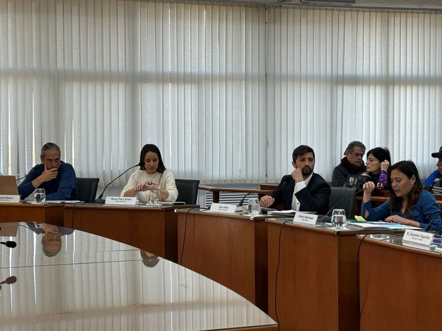 CON HINCHADA. El bloque de concejales opositores recibi&oacute; el respaldo de los gremios de la CGT.