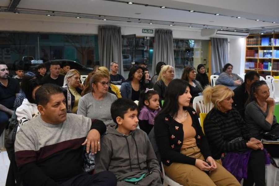 Numeroso p&uacute;blico respondi&oacute; a la convocatoria.