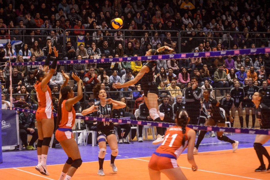 NUEVO DESAFIO./ El seleccionado nacional femenino de voley va por la defensa del título.