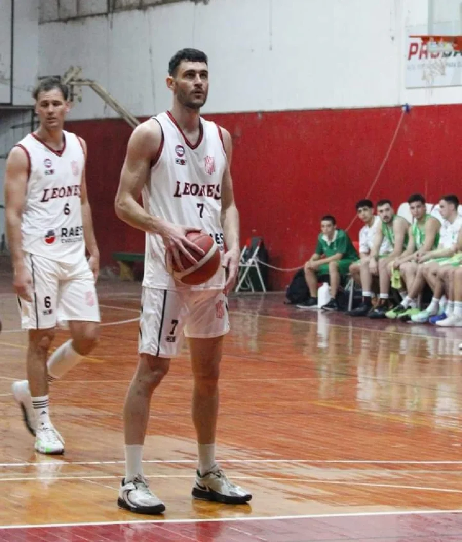 FIGURA. Franco Chiabotto anotó 32 puntos en el triunfo juliense.