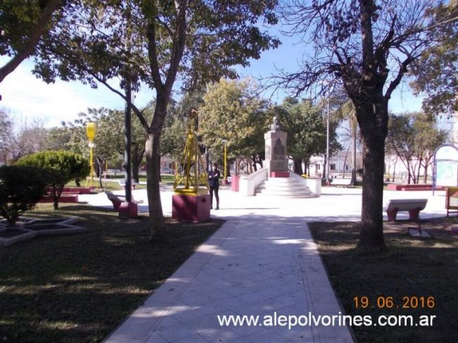 Plaza San Mart&iacute;n, aloja el busto en honor al Gran Capit&aacute;n.