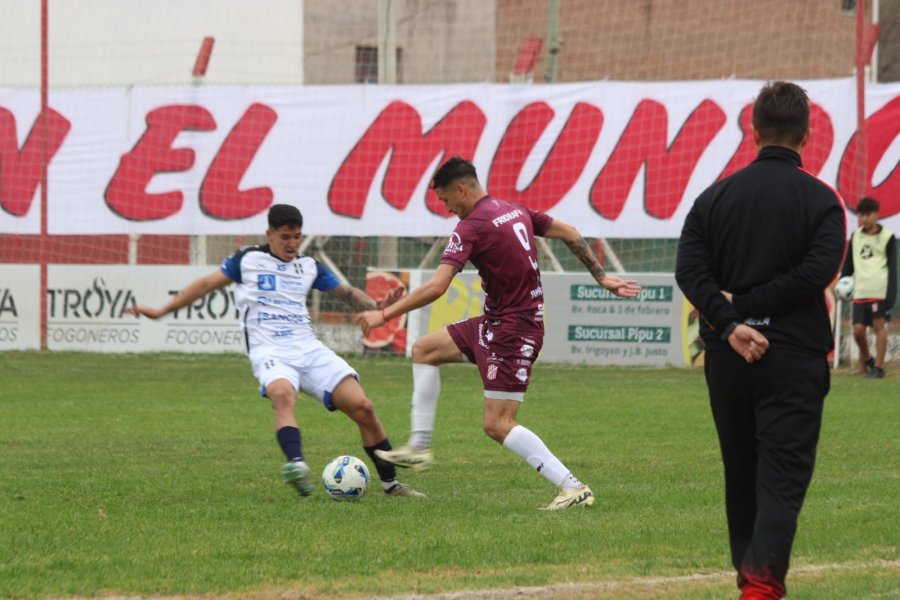 EL LEÓN CAYÓ CON ATENAS DE RÍO CUARTO EN EL SOLTERMAM