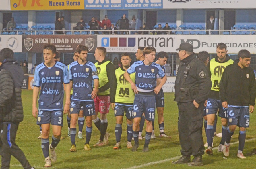 ATLÉTICO DE RAFAELA CAYÓ CON ALMAGRO EN EL MONUMENTAL
