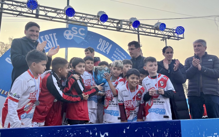 El Gobernador de la Provincia, Maximiliano Pullaro, estuvo presente en el Sueño Celeste 2024.