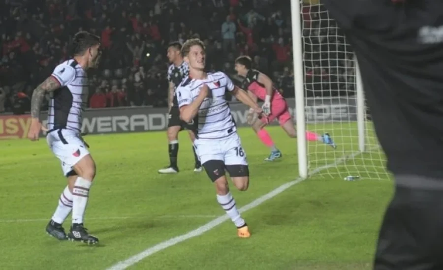 FESTEJO./ Genaro Rossi anotó el gol.