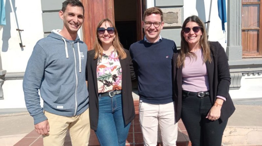 los ediles oficialistas Romina Meshler, Juampi Jullier, Yanina Brondoni y Carlos Dutto.
