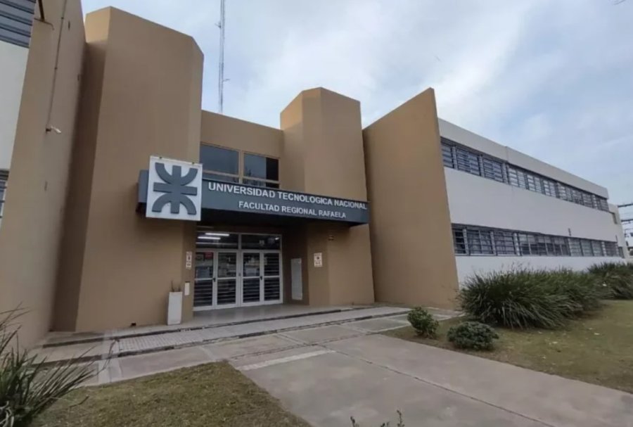 La Universidad Tecnológica Nacional celebra su 76° aniversario.