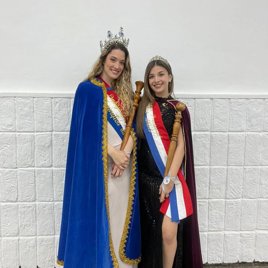 Las dos bellezas durante el encuentro cordob&eacute;s.