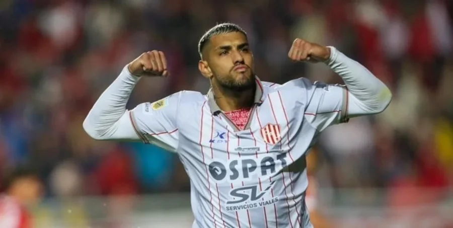 Adrián Balboa en el segundo gol de Unión.