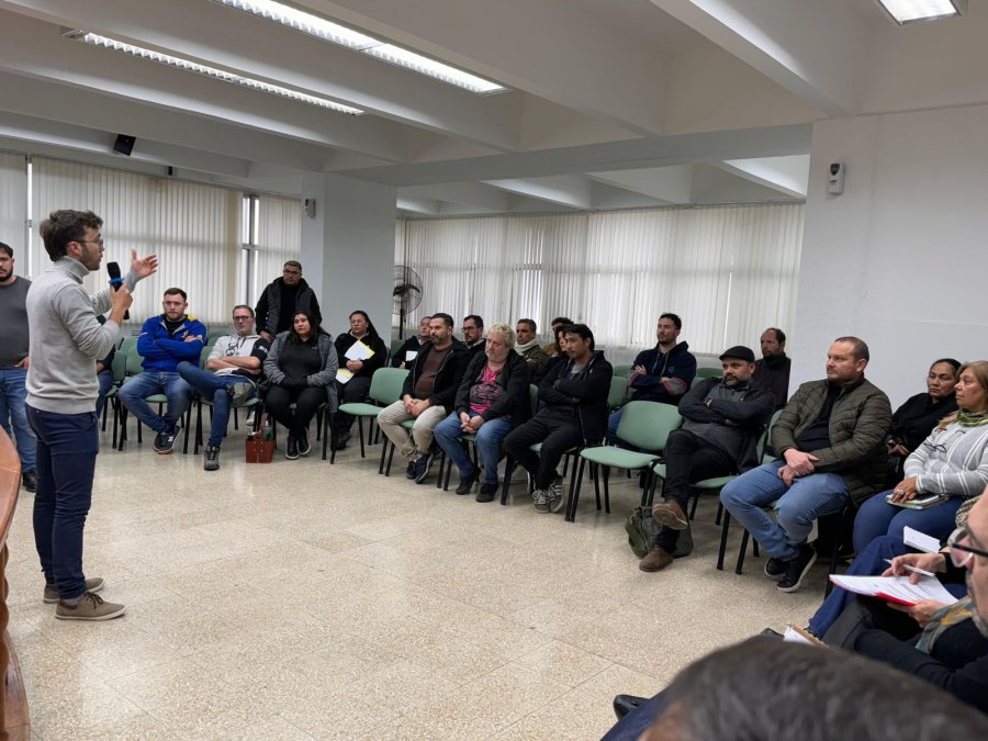 El concejal Augusto Rolando al presentar estudios sobre el funcionamiento de la nocturnidad en distintas ciudades.