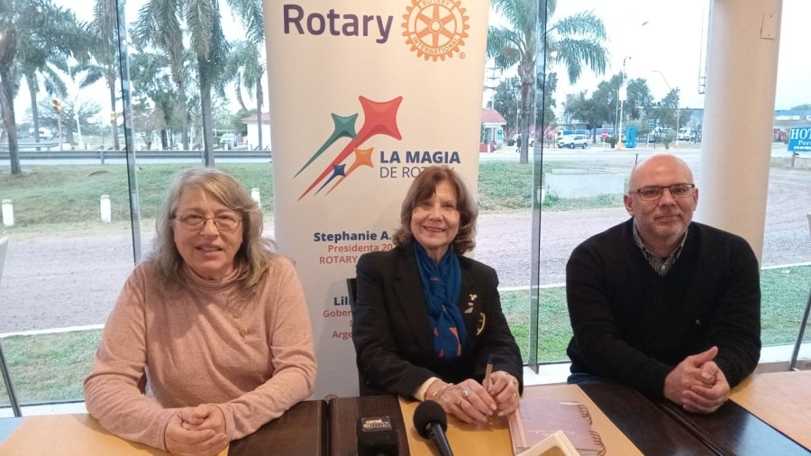 Graciela de Uberti, Liliana Alberto y Mariano Figueroa.