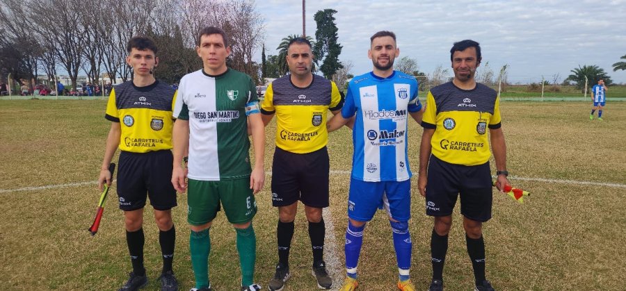 VALENTIA./ Franco Ceballos (en el medio) hizo la denuncia.